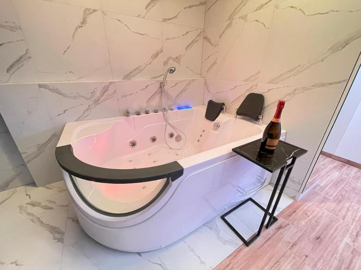 Yourapart Jacuzzi Przy Zamku Krolewskim Warsaw Ngoại thất bức ảnh